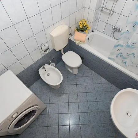 Villa Sleeps 8 With Pool Air Con And Wifi Makarska