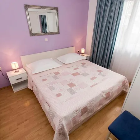 Sleeps 8 With Pool Air Con And Wifi *