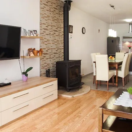 Sleeps 8 With Pool Air Con And Wifi Villa *