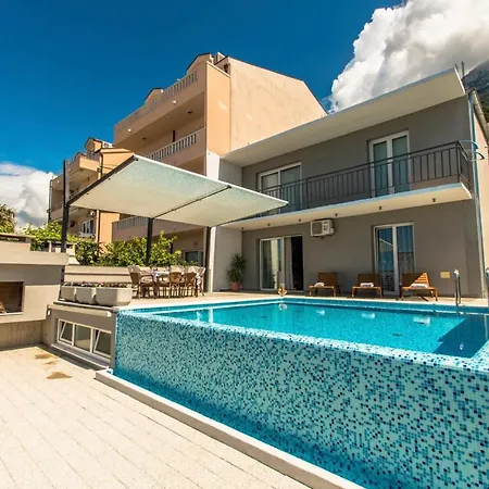Villa Sleeps 8 With Pool Air Con And Wifi *